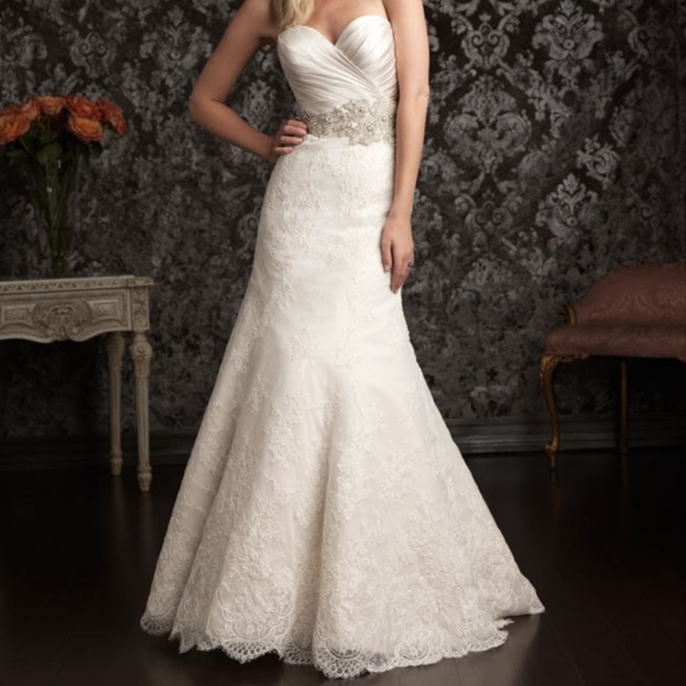 Allure 9004 Bridal Gown